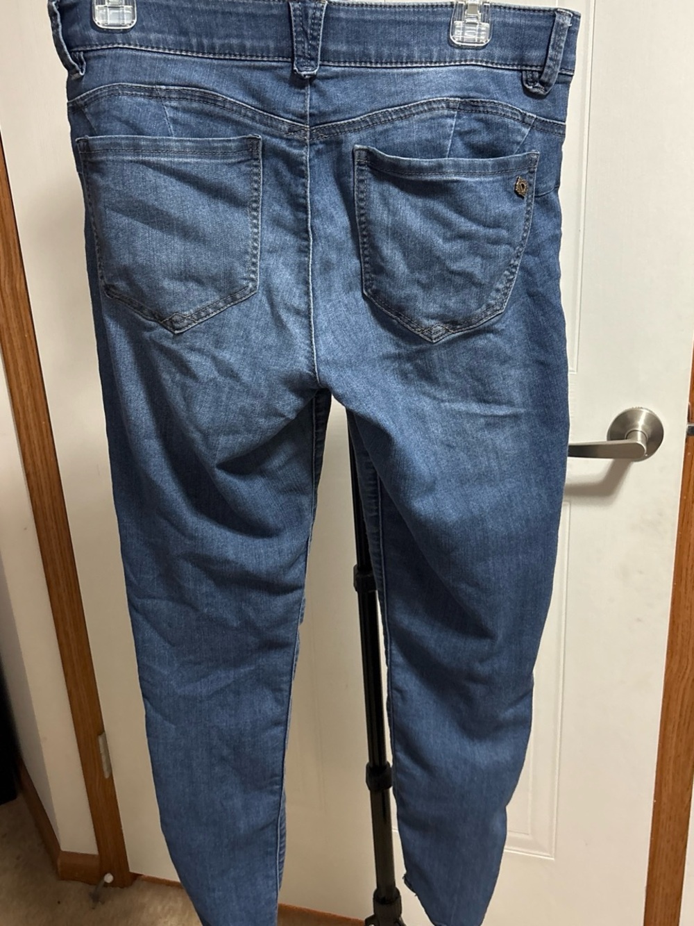 Democracy Women's Skinny Jeans in Faded Blue Wash - Picture 4 of 4